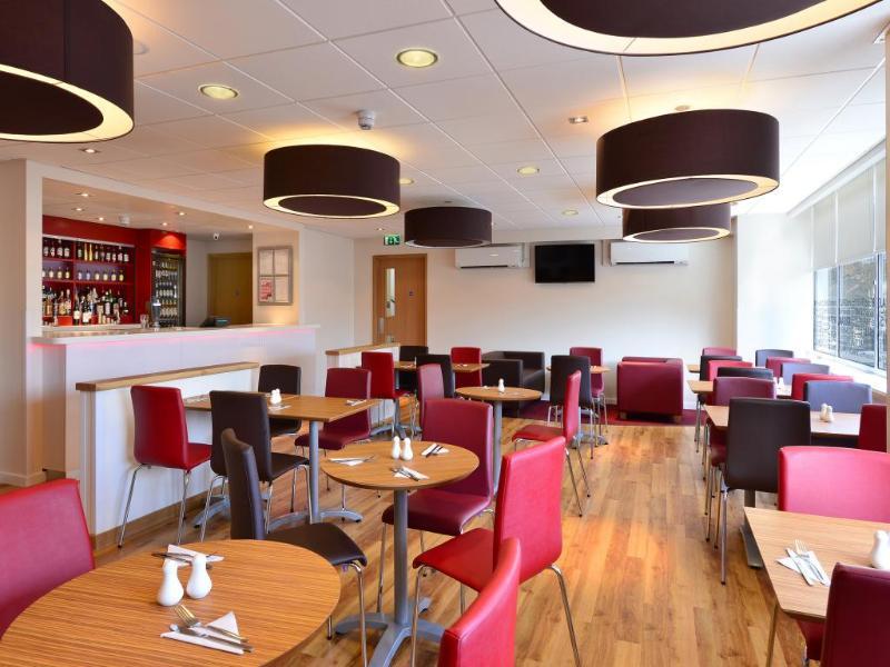 Travelodge London Рейнс Парк Екстериор снимка