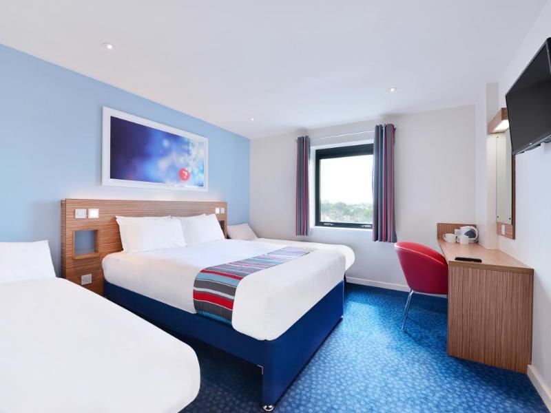 Travelodge London Рейнс Парк Екстериор снимка