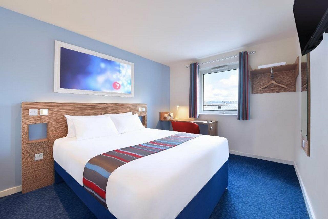 Travelodge London Рейнс Парк Екстериор снимка