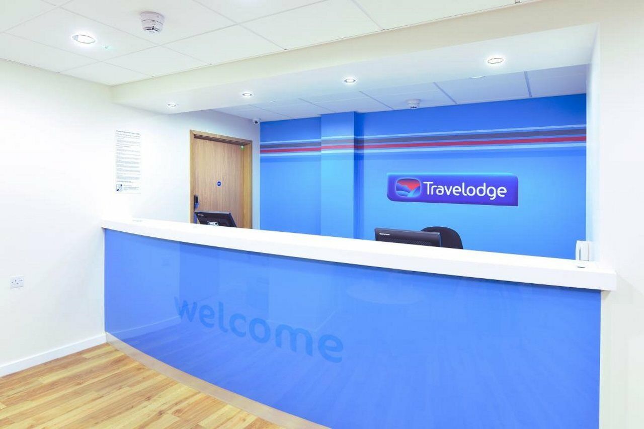 Travelodge London Рейнс Парк Екстериор снимка