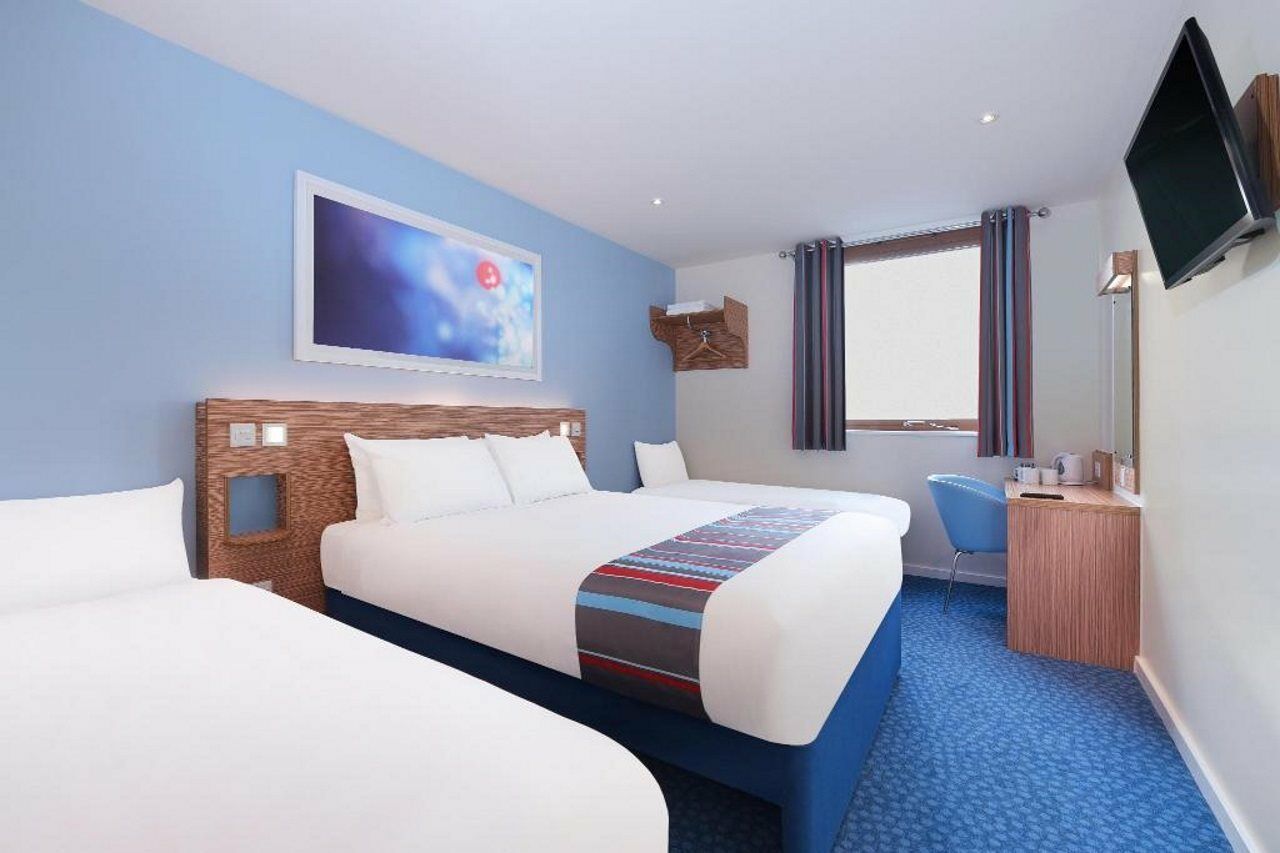 Travelodge London Рейнс Парк Екстериор снимка