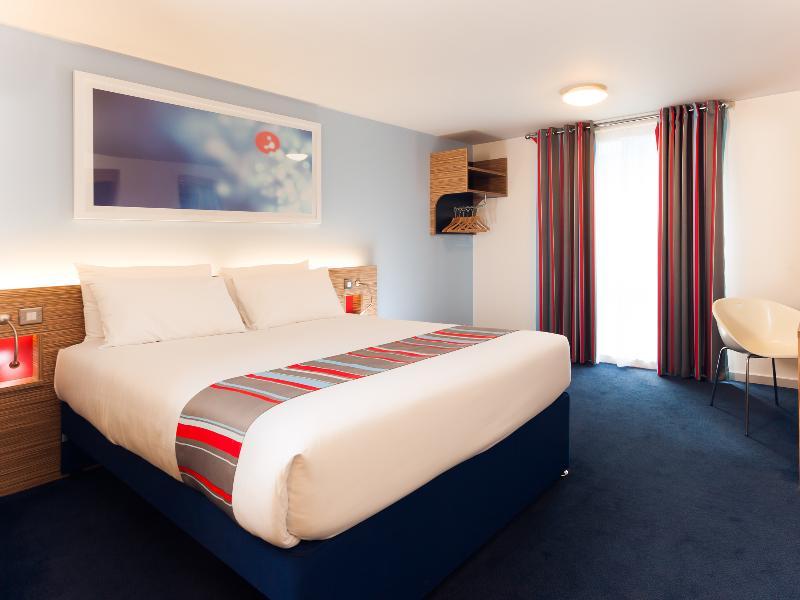 Travelodge London Рейнс Парк Екстериор снимка
