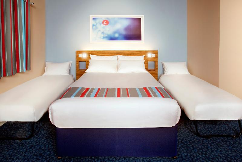 Travelodge London Рейнс Парк Екстериор снимка